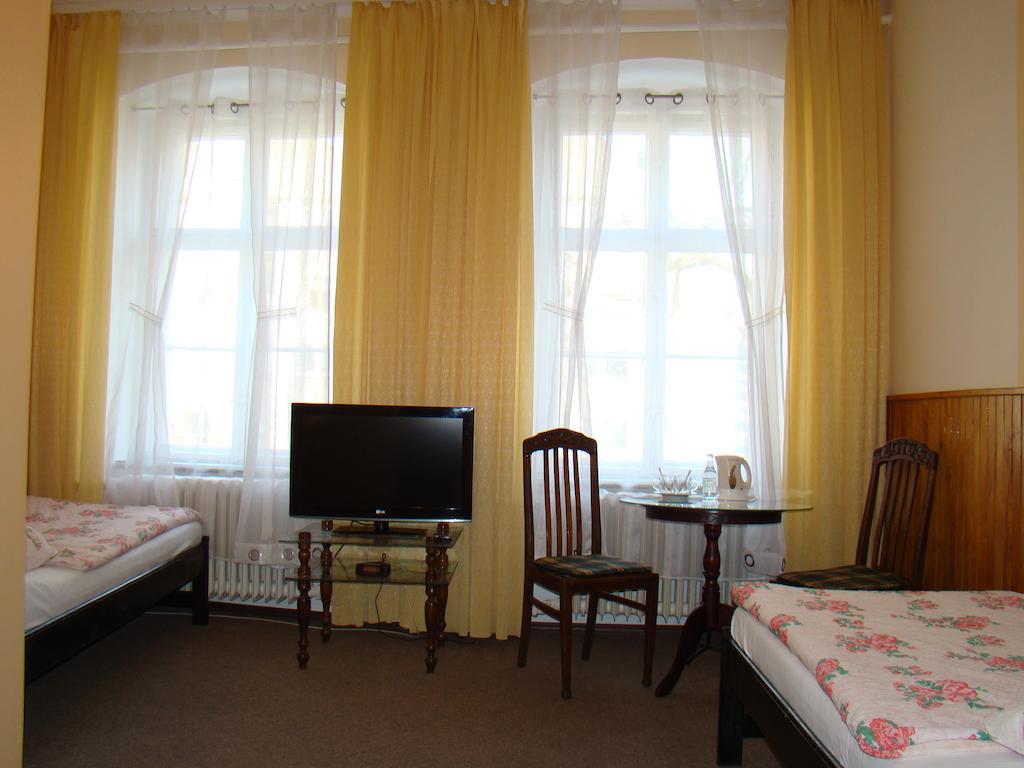 Hotel Polonia Namyslow Room photo