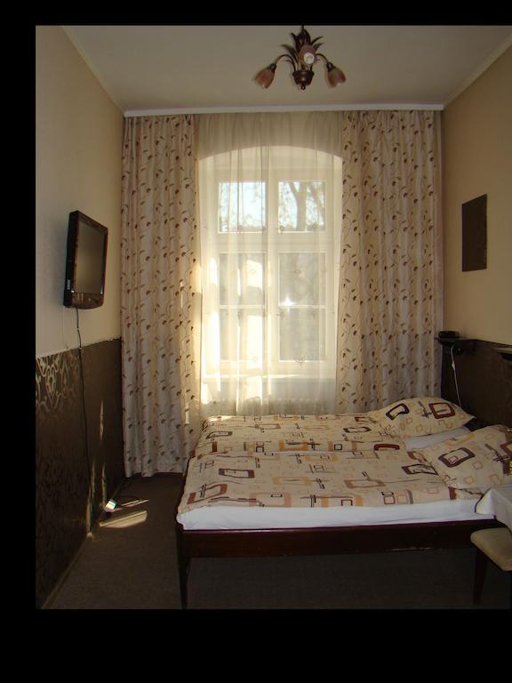 Hotel Polonia Namyslow Room photo